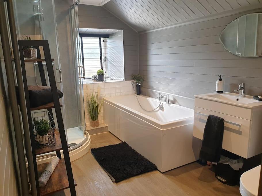 בריקסהאם Rosedale A Charming Detached 4 Bedroom Cottage. מראה חיצוני תמונה
